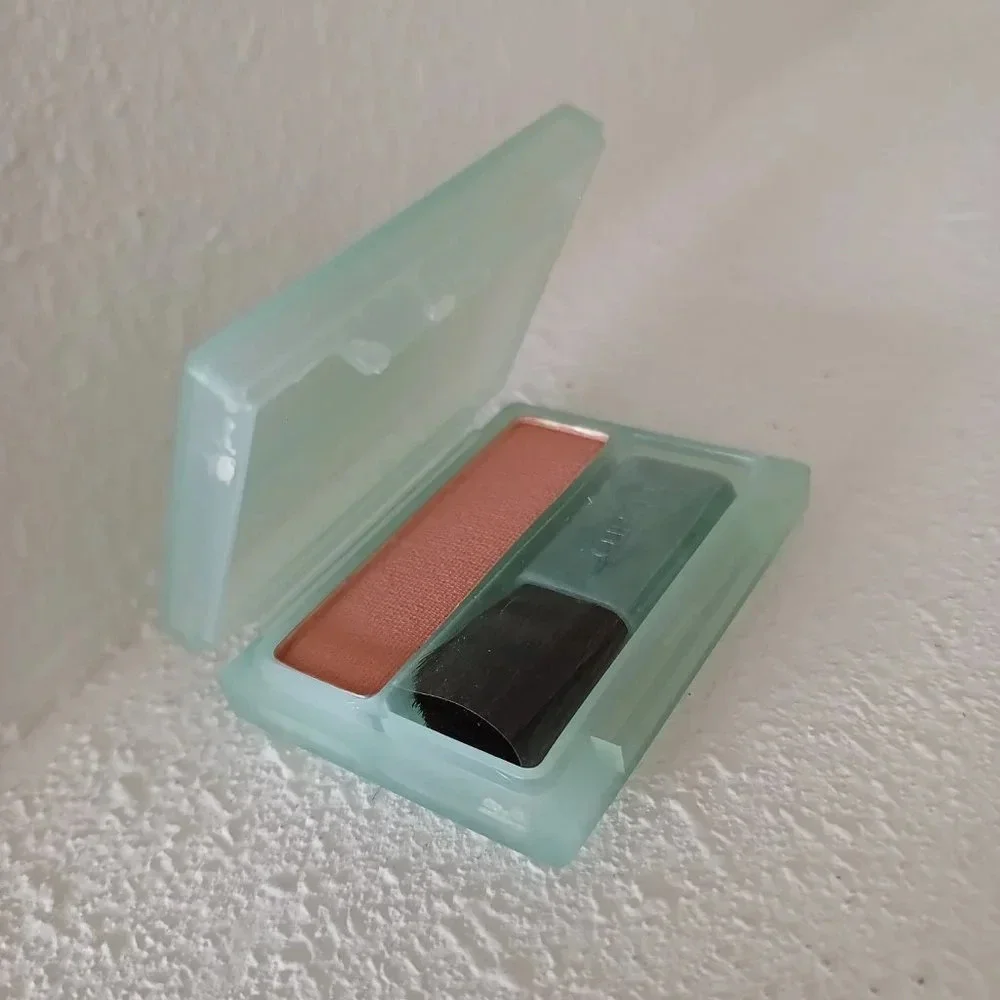 Clinique 02 Honey Blush Soft Pressed Powder Blusher Sample Purse Size .07oz - Picture 1 of 3